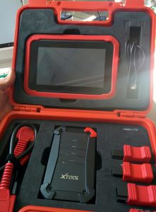 Планшетный программатор автоключей X-100 PAD (Xtool) ― Автоэлектроника - оборудование для диагностики вашего автомобиля.